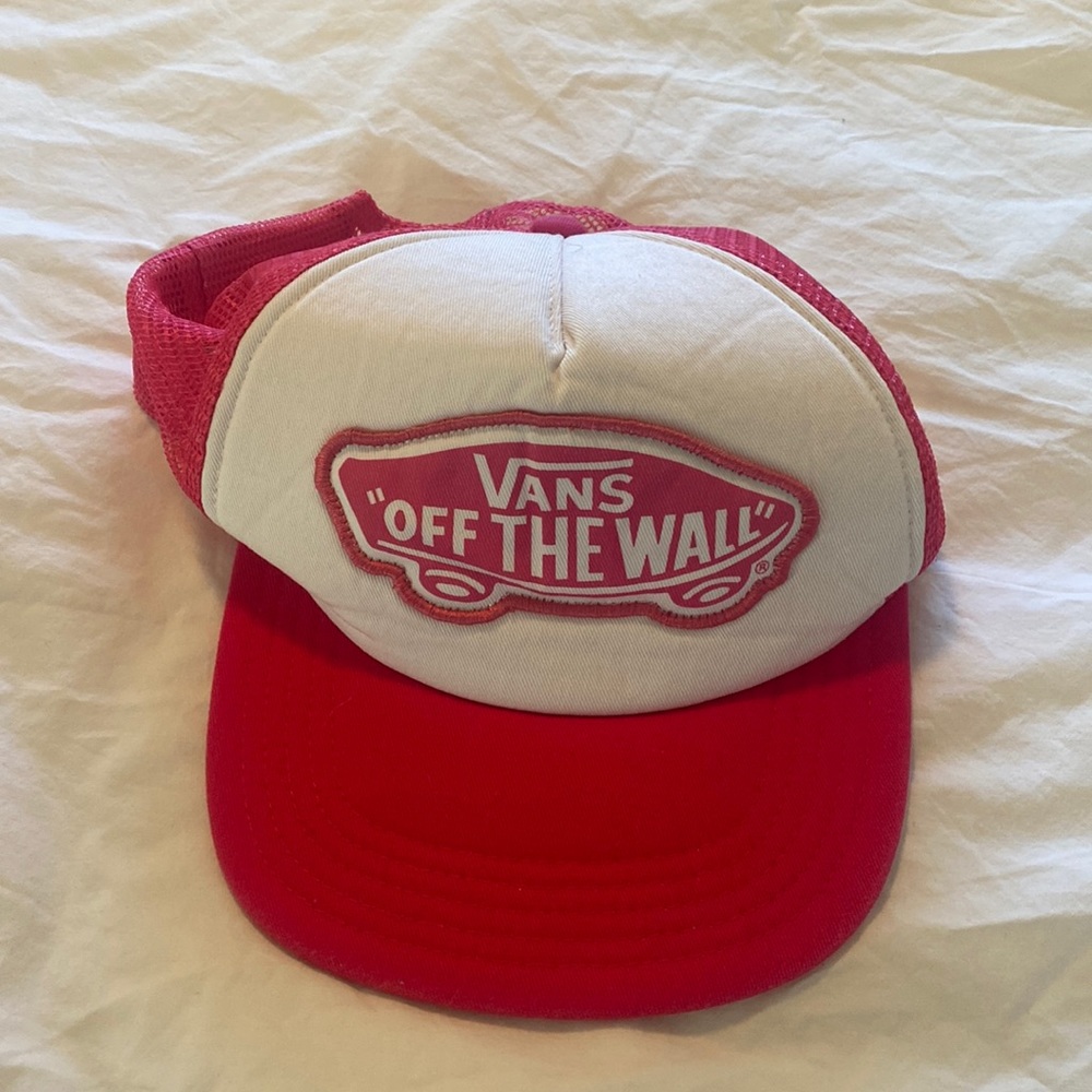 Vans “off the wall” trucker hat